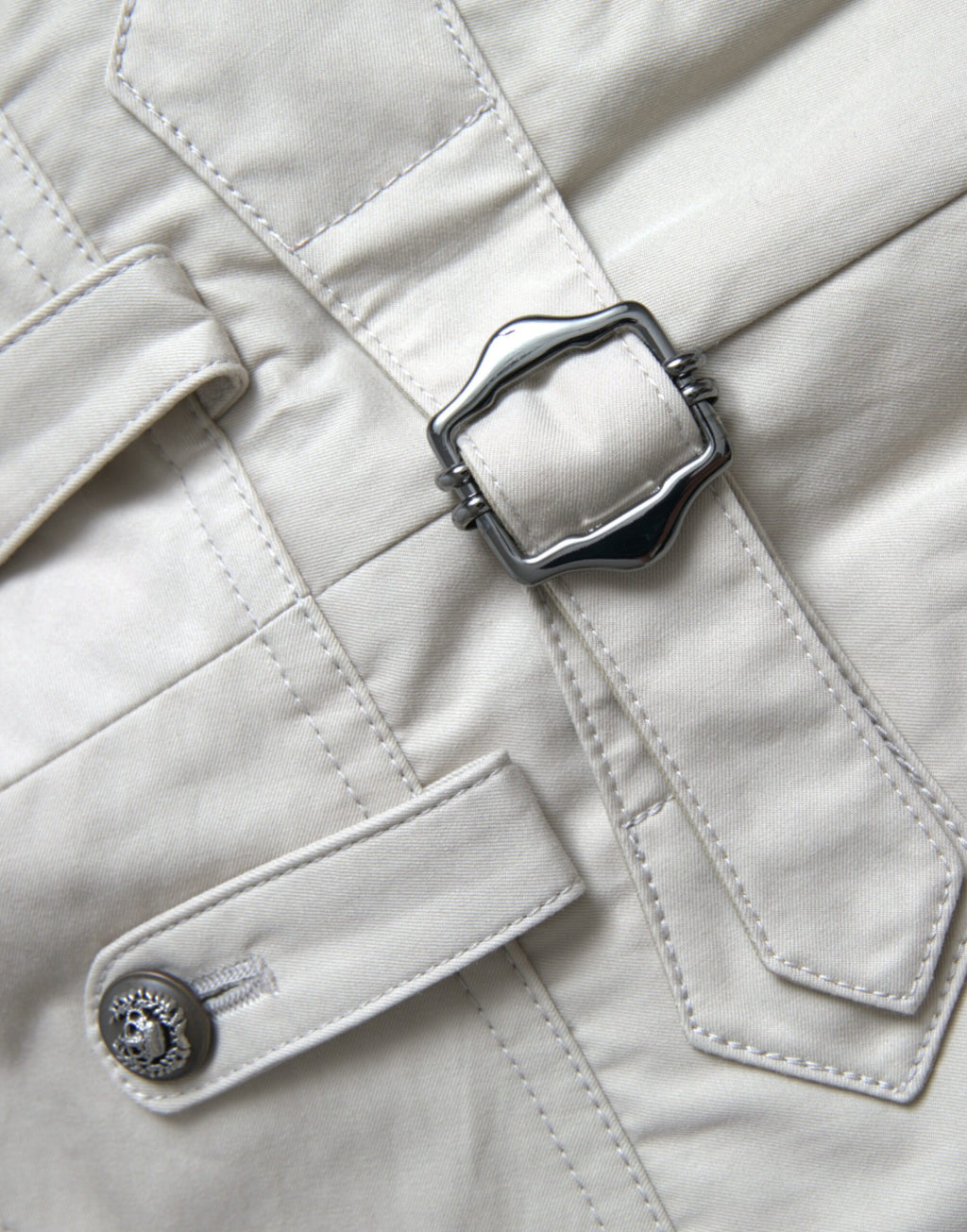 Beigefarbene Karottenhose aus Baumwolle mit hoher Taille