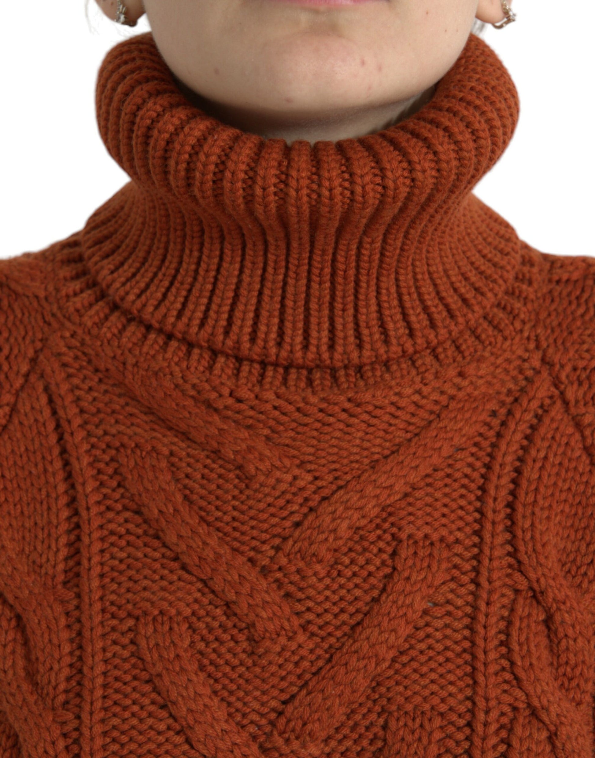 Brauner Rollkragenpullover aus Wollstrick