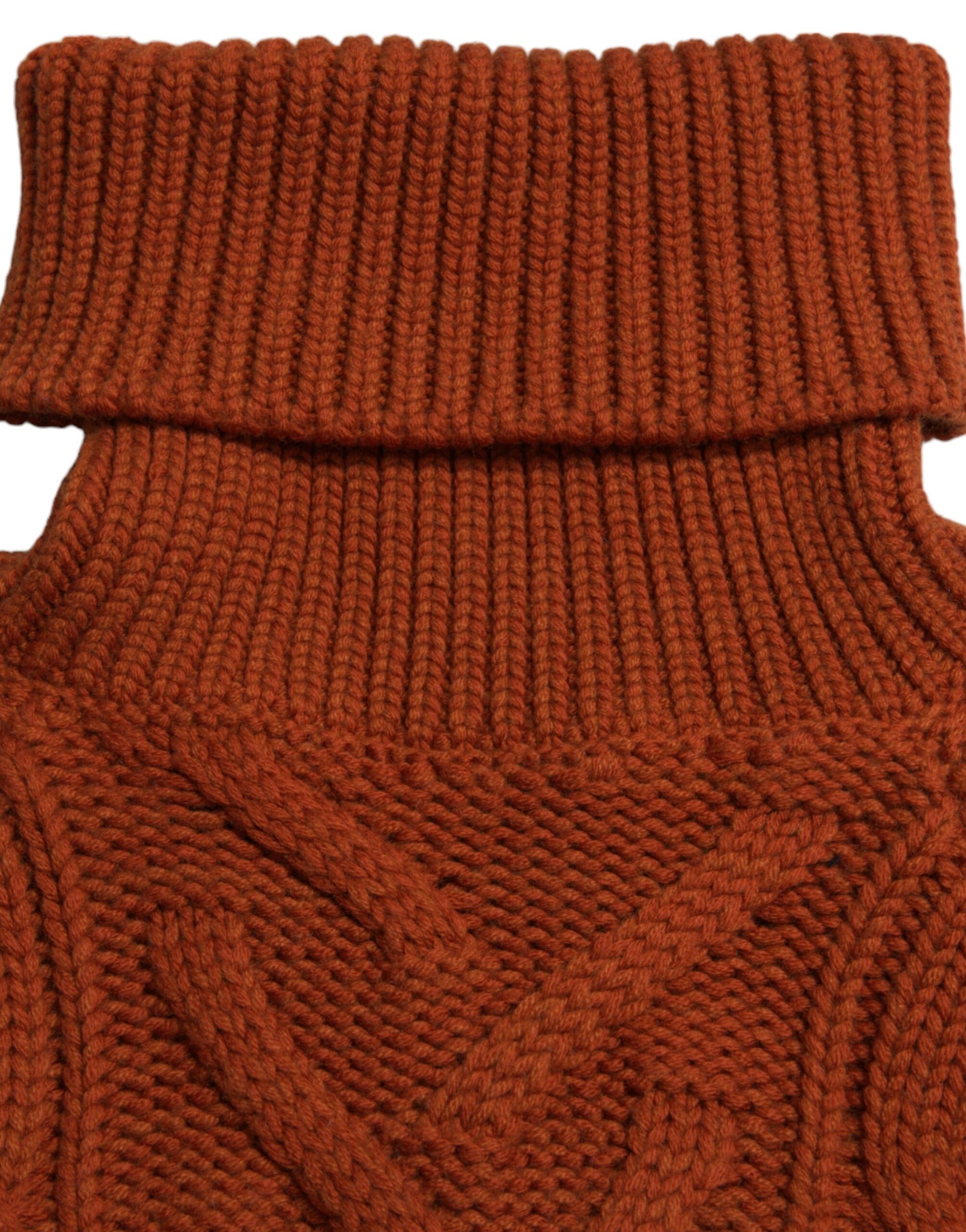 Brauner Rollkragenpullover aus Wollstrick