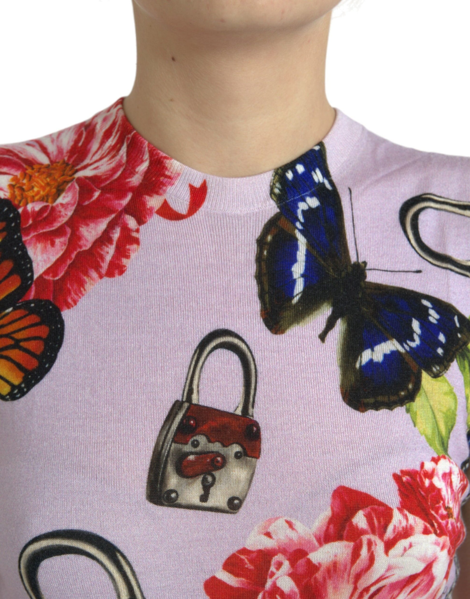 Mehrfarbiges Tanktop mit Blumenmuster und Vorhängeschloss und Schmetterling