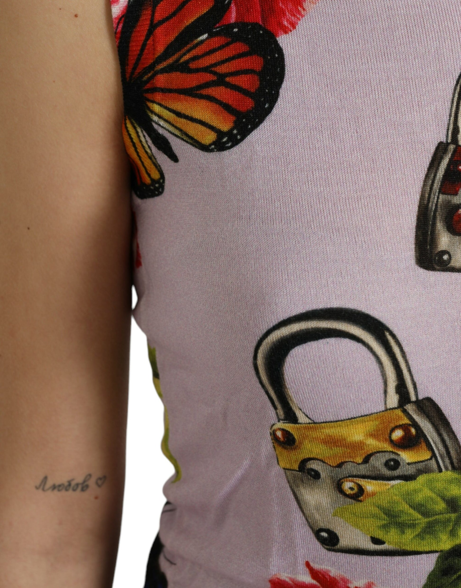 Mehrfarbiges Tanktop mit Blumenmuster und Vorhängeschloss und Schmetterling