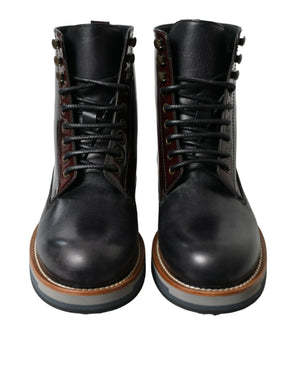 Schwarze Militärstiefel aus Leder