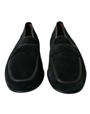 Schwarze Slipper aus Samt