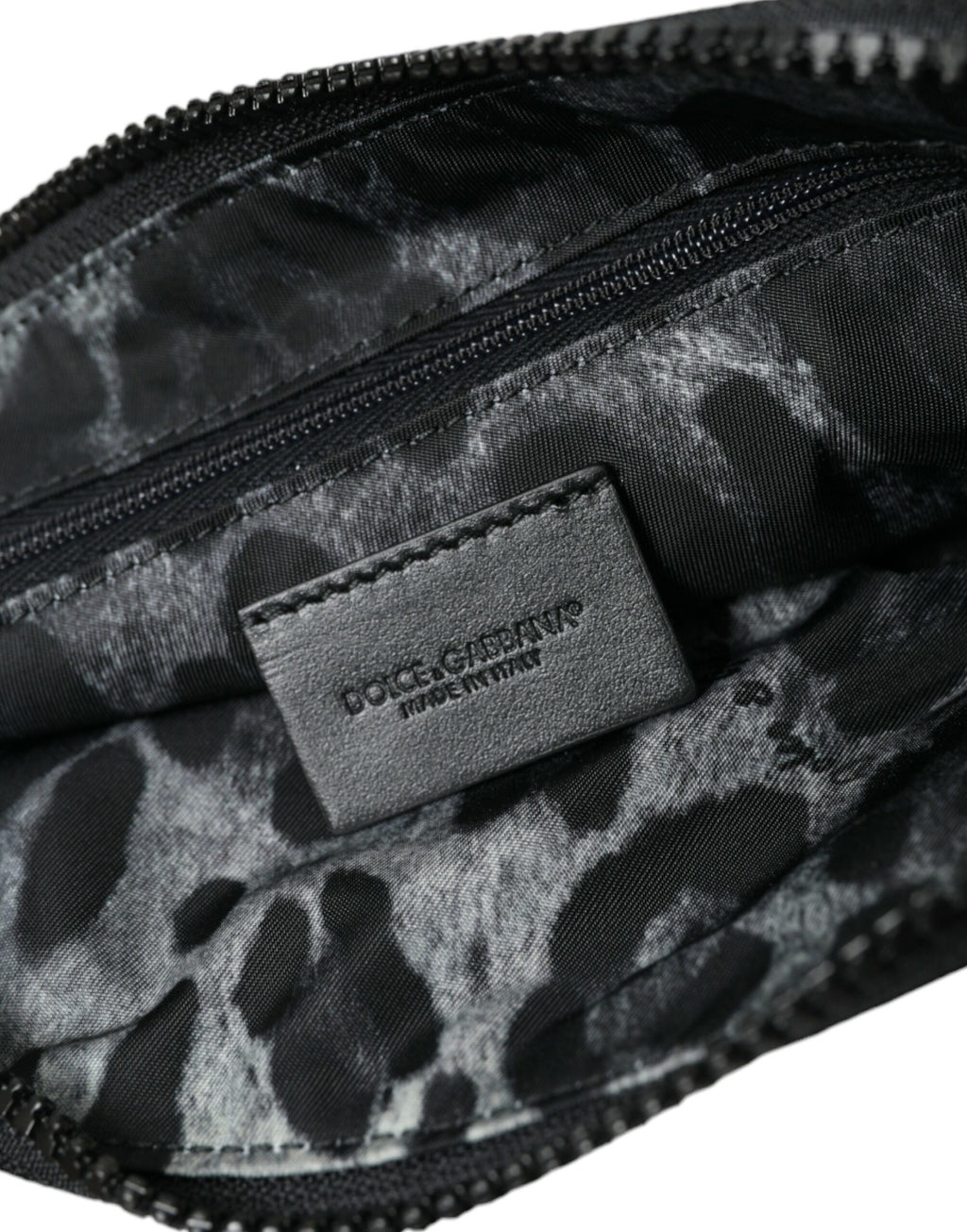 Schwarze Clutch aus Nylon mit Schlüsselring und Logo-Schild