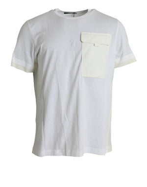 Weißes Baumwoll-T-Shirt mit kurzen Ärmeln und Tasche