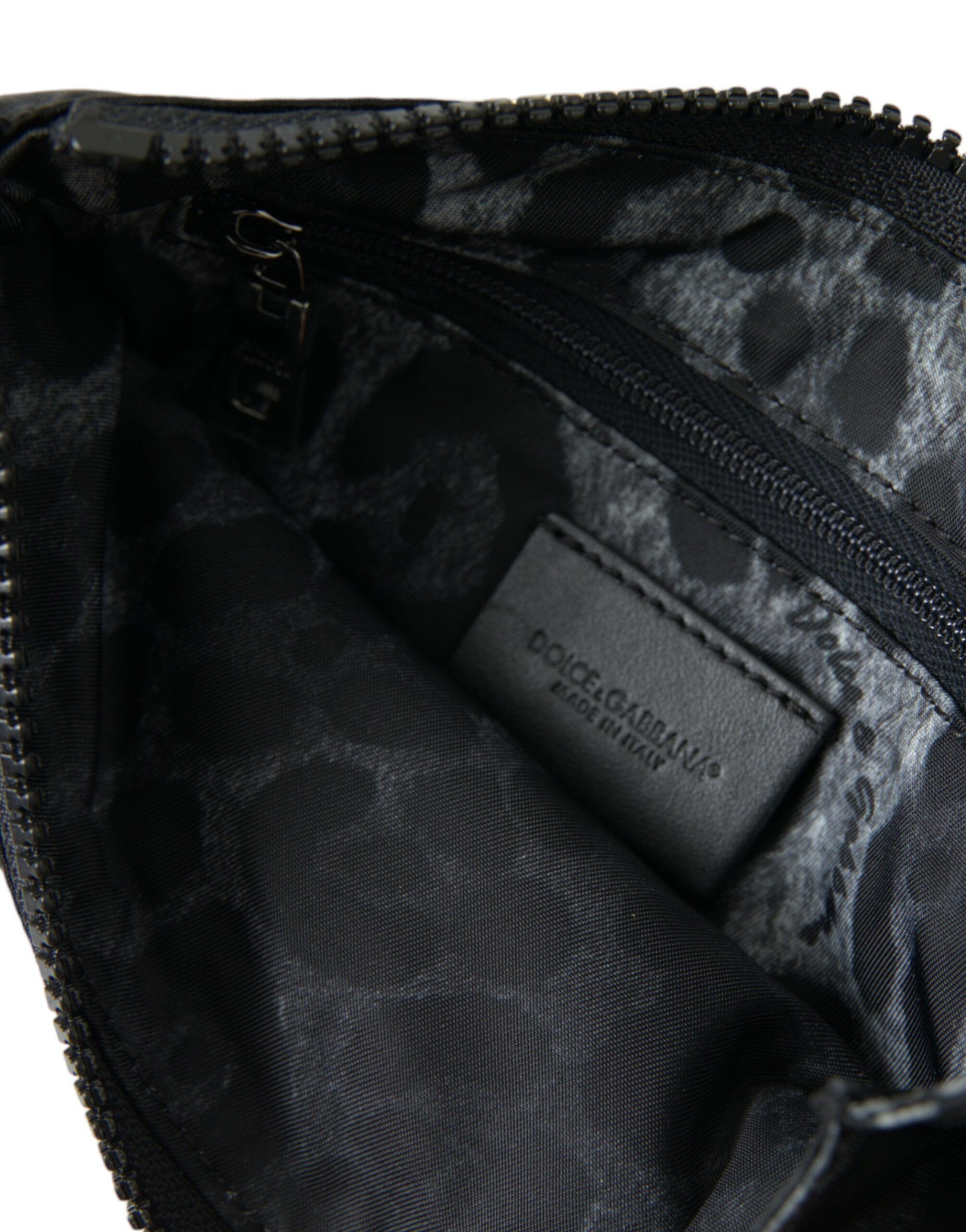 Schwarze Clutch-Tasche aus Nylon mit Logo-Schild und Schlüsselring