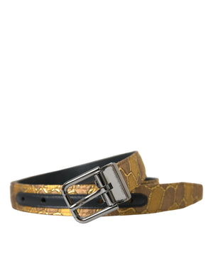 Goldfarbener Ledergürtel mit Jacquard-Muster und silberner Metallschnalle
