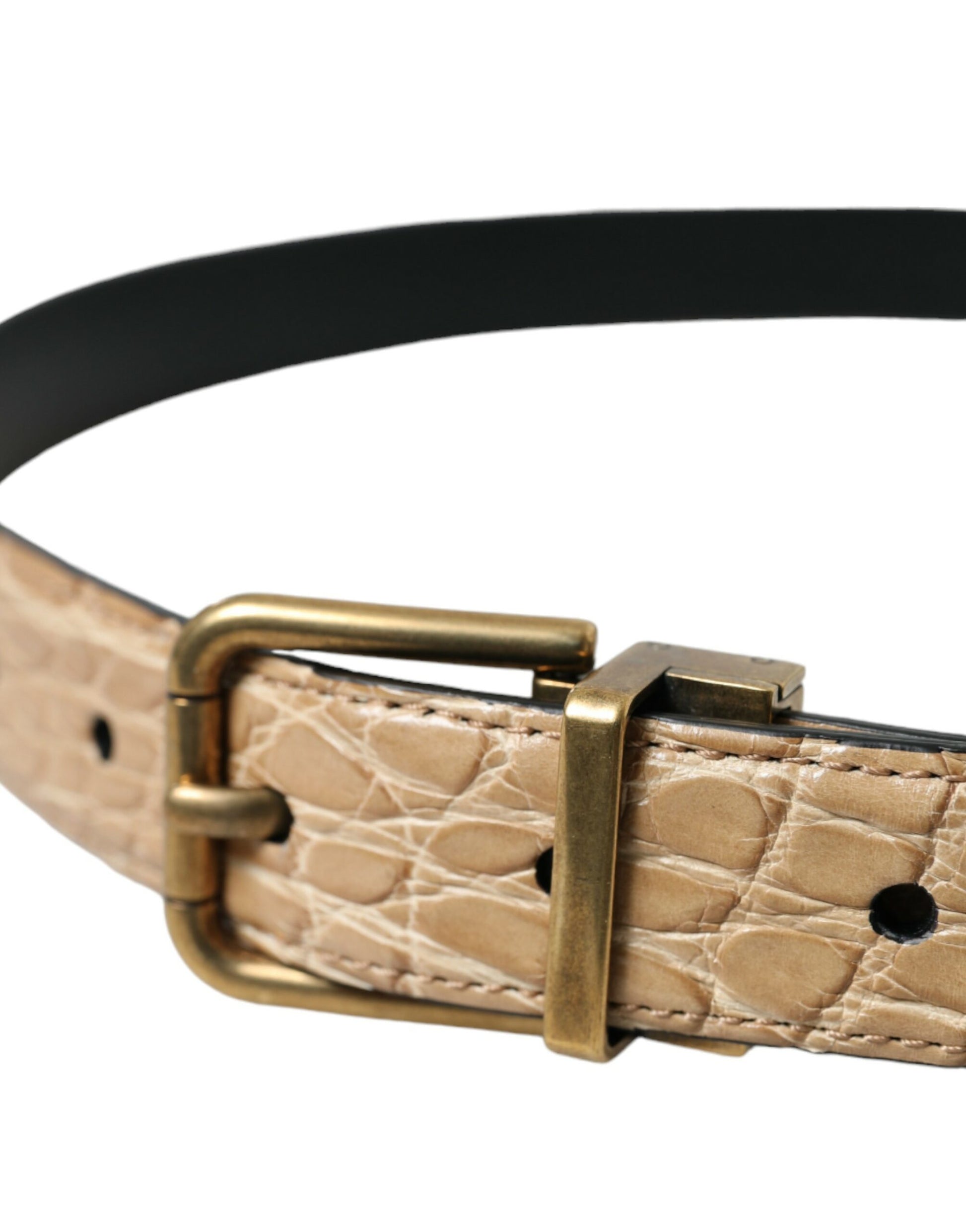 Beigefarbener Gürtel aus exotischem Leder mit goldener Metallschnalle