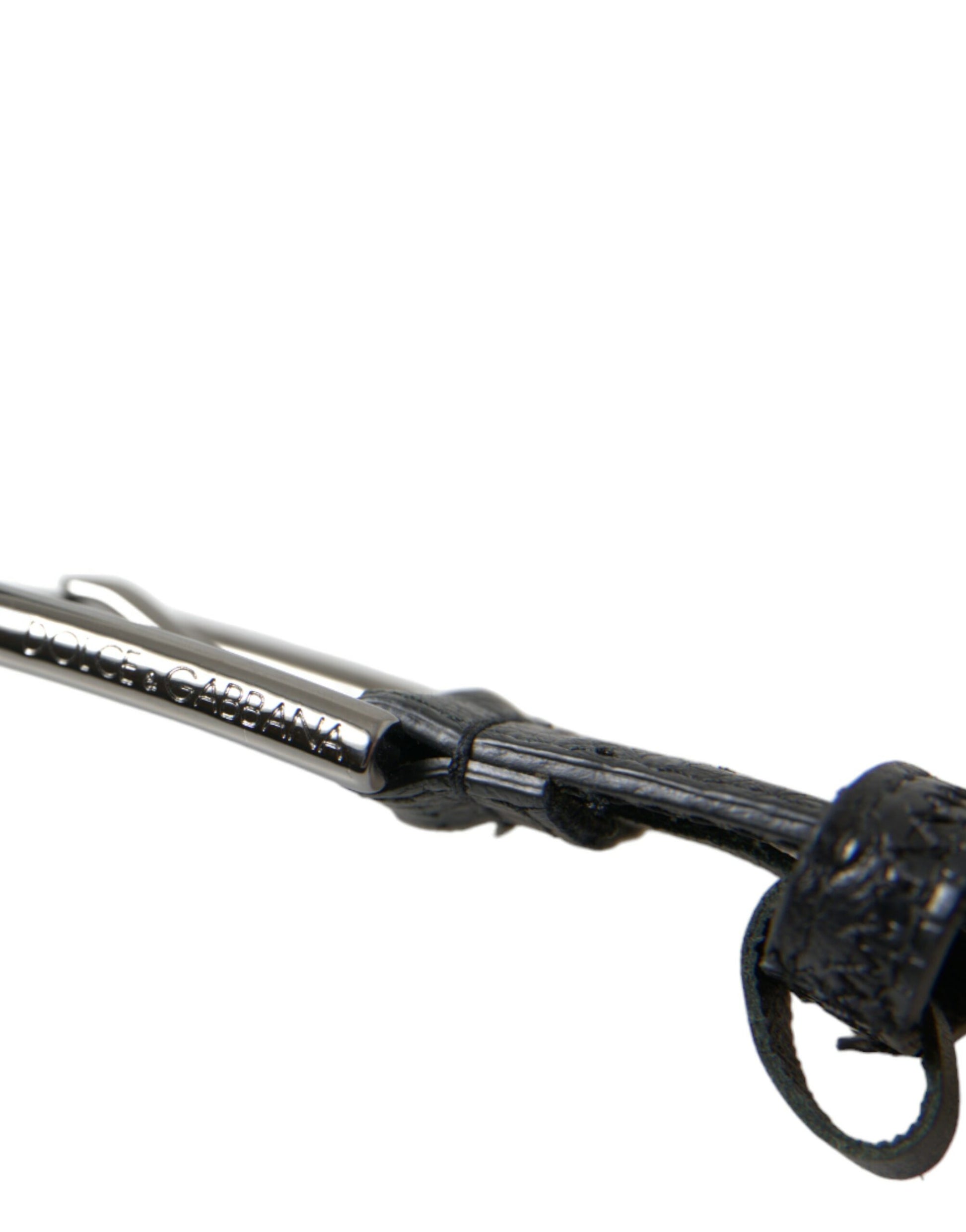 Schwarzer Gürtel aus exotischem Leder mit silberner Metallschnalle