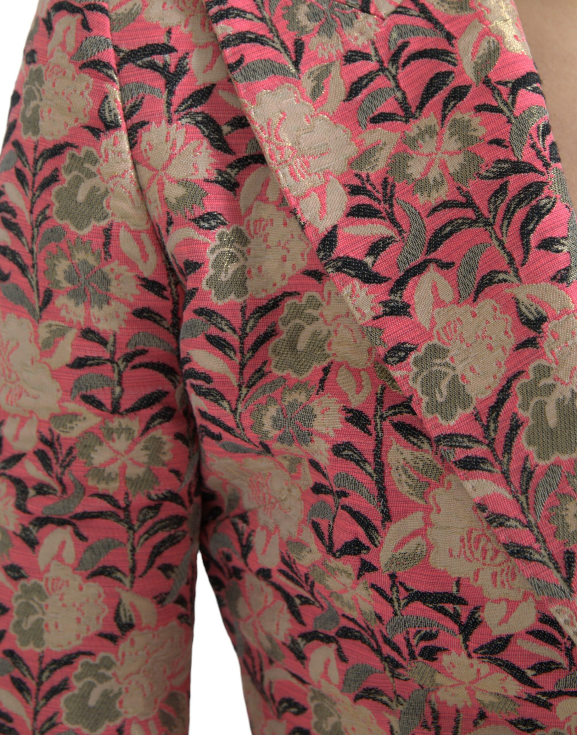 Rosafarbener, schmal geschnittener, zweiteiliger Jacquard-Anzug mit Blumenmuster