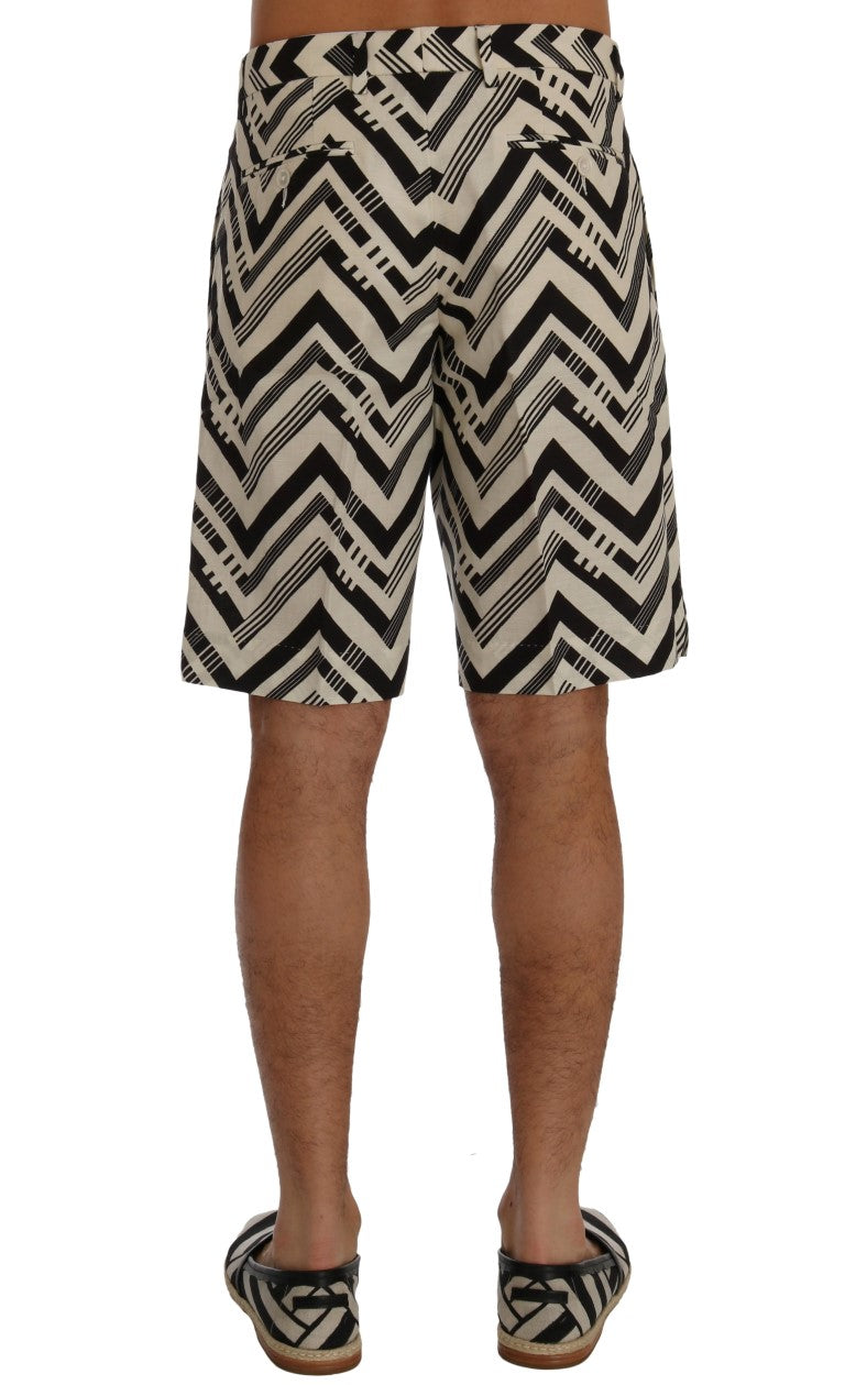 Weiß-schwarz gestreifte Shorts aus Baumwollleinen