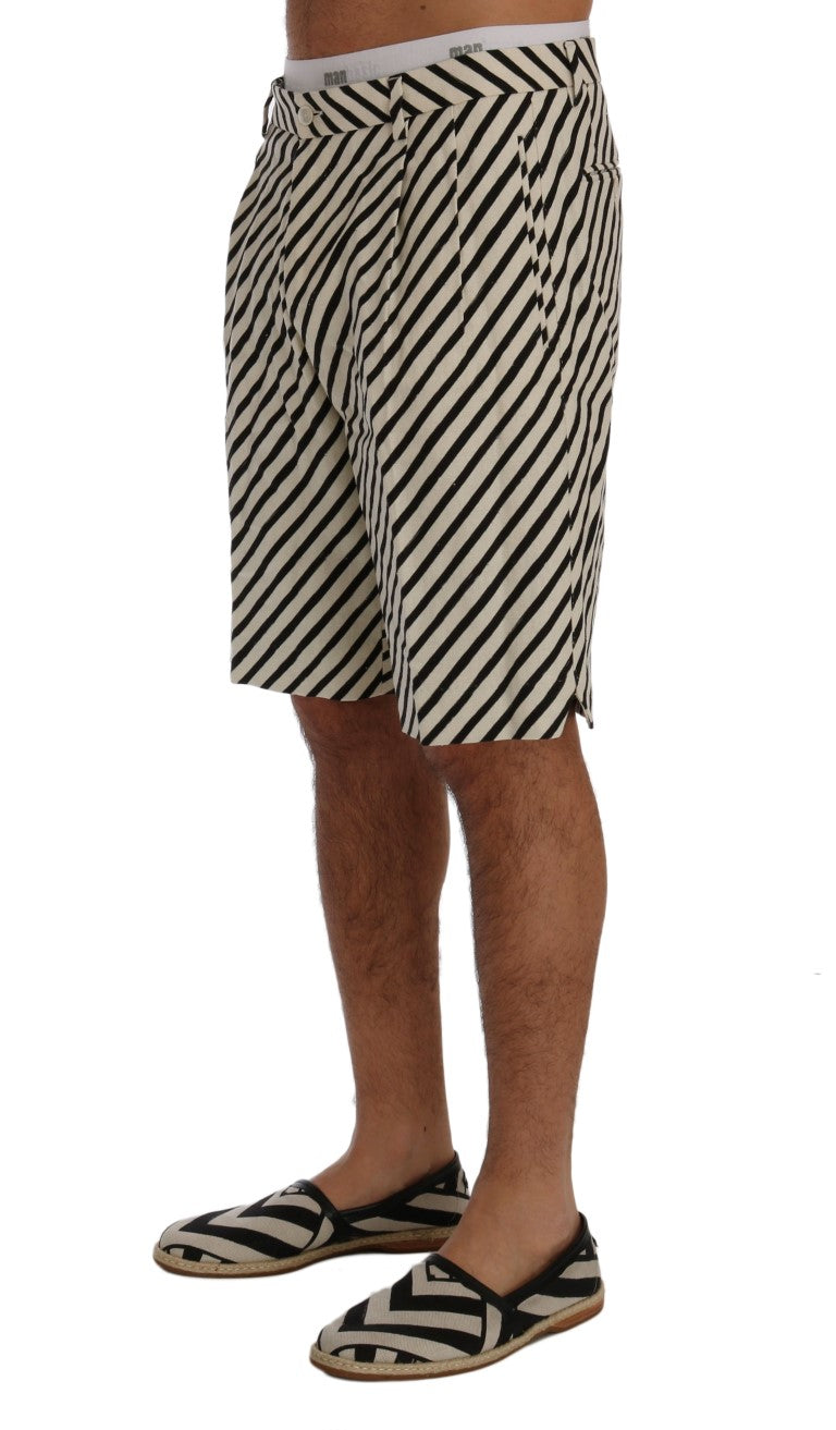 Weiß-schwarz gestreifte Hanf-Freizeitshorts