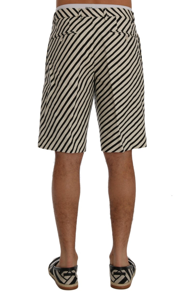 Weiß-schwarz gestreifte Hanf-Freizeitshorts