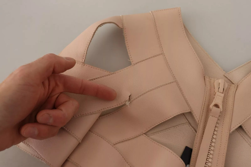 Beiges Mini-Etuikleid aus Leder mit offenen Schultern