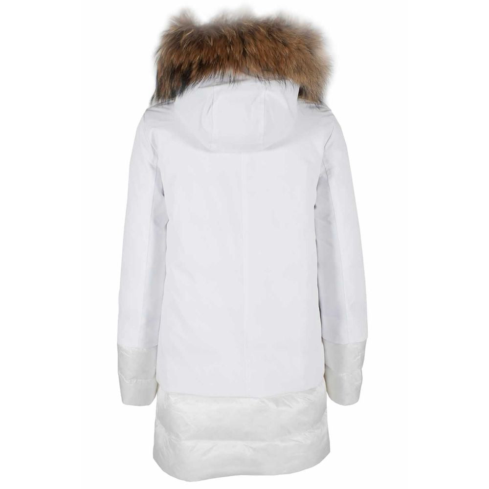 Schicke gesteppte Nylon-Daunenjacke mit Fellkapuze