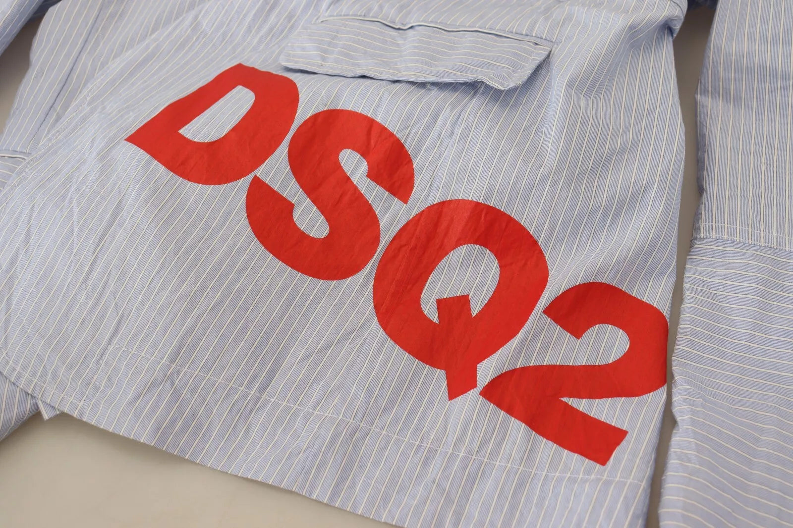 Blau gestreifter, einreihiger Blazer