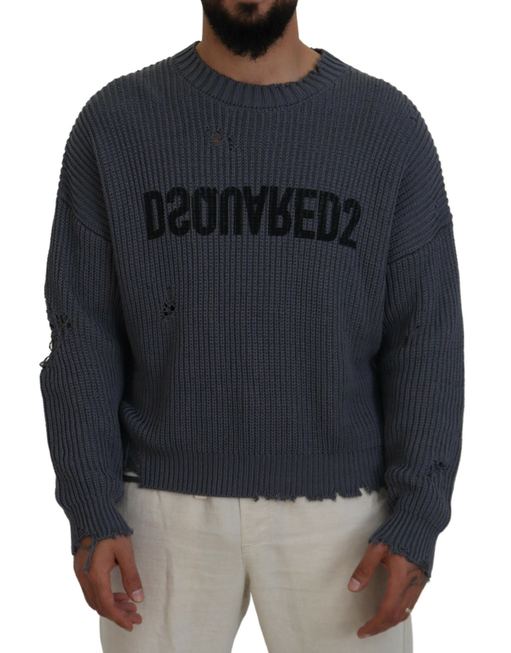 Grauer Herren zerfetzter Strickpullover