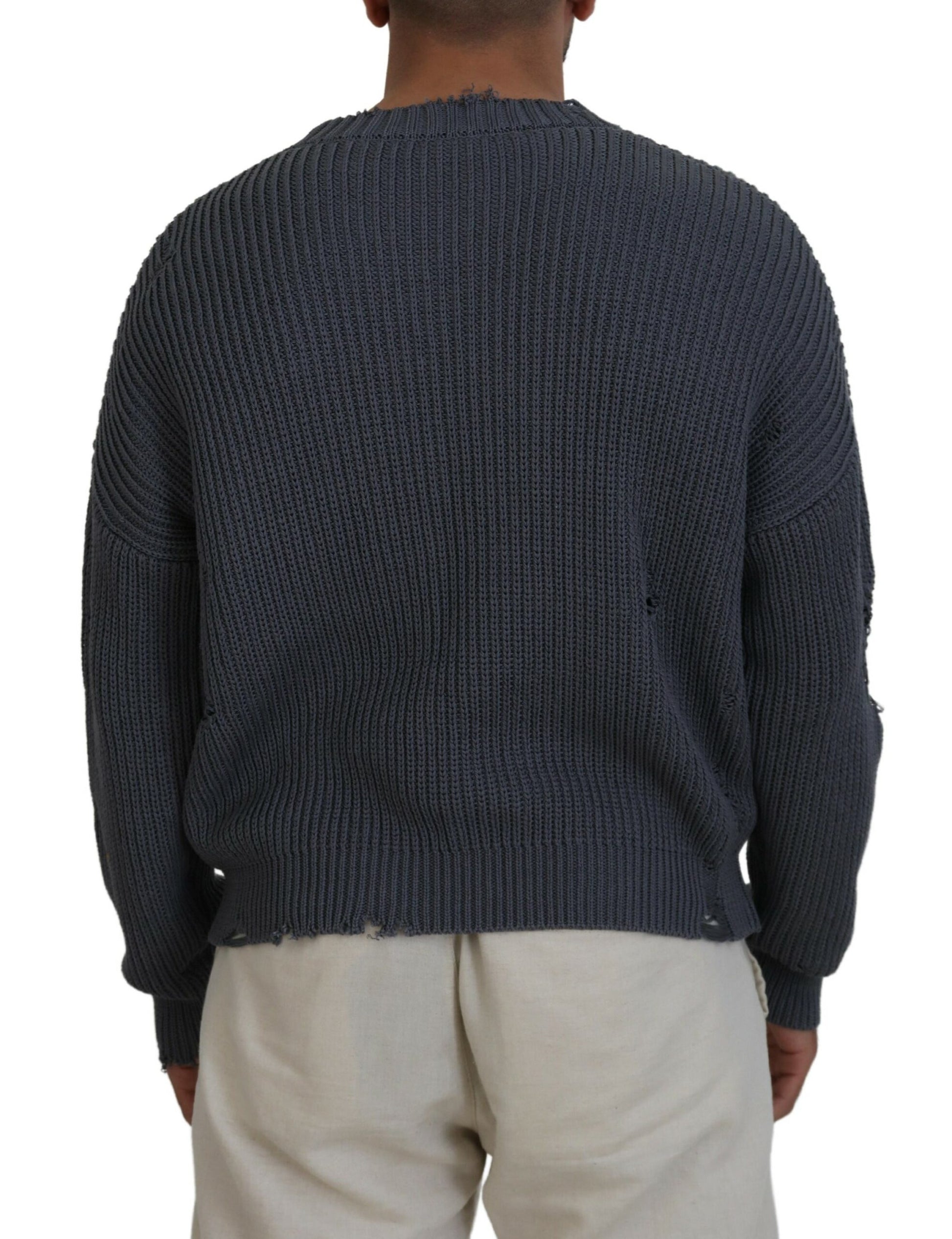 Grauer Herren zerfetzter Strickpullover