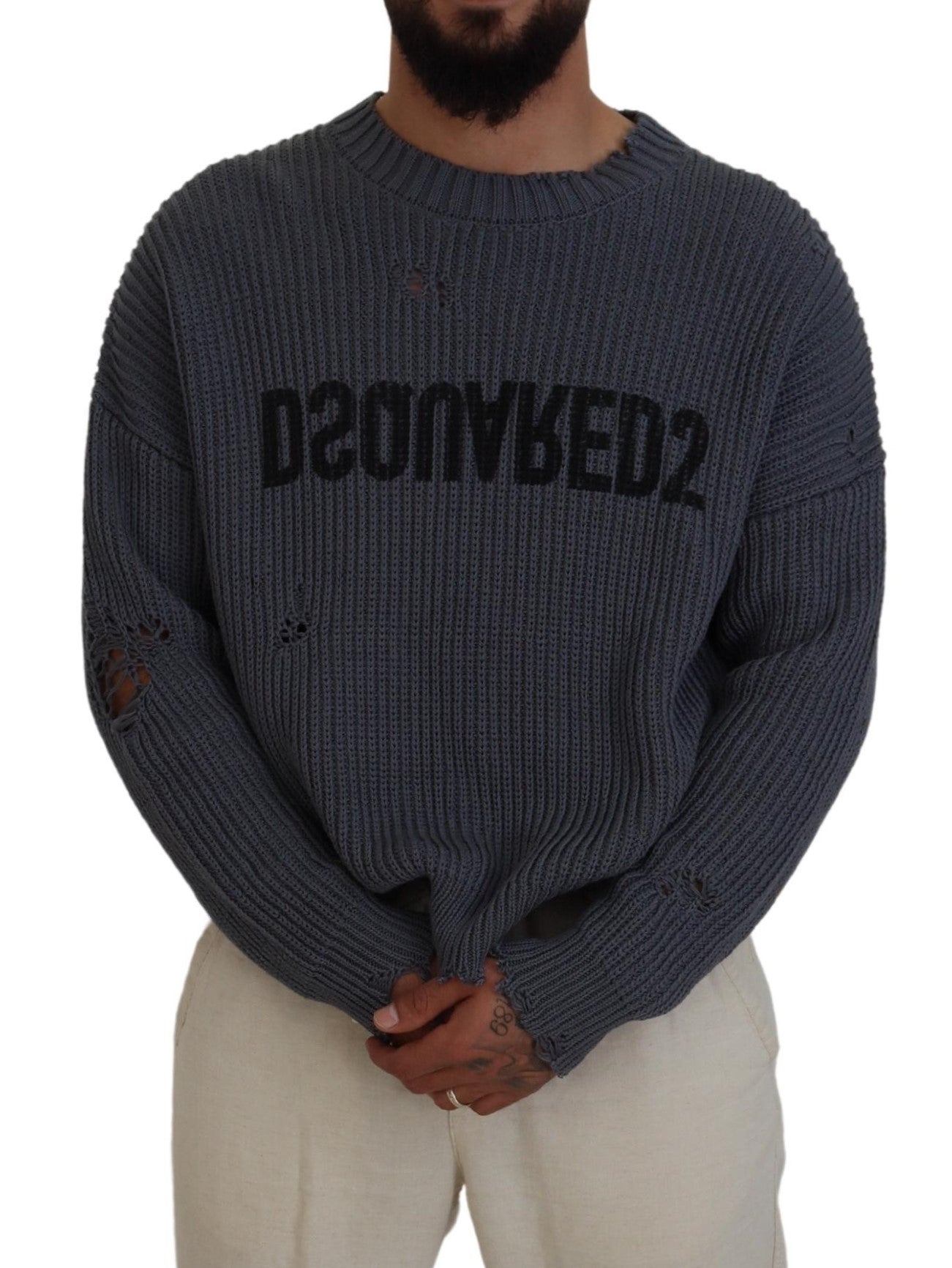 Grauer Herren zerfetzter Strickpullover