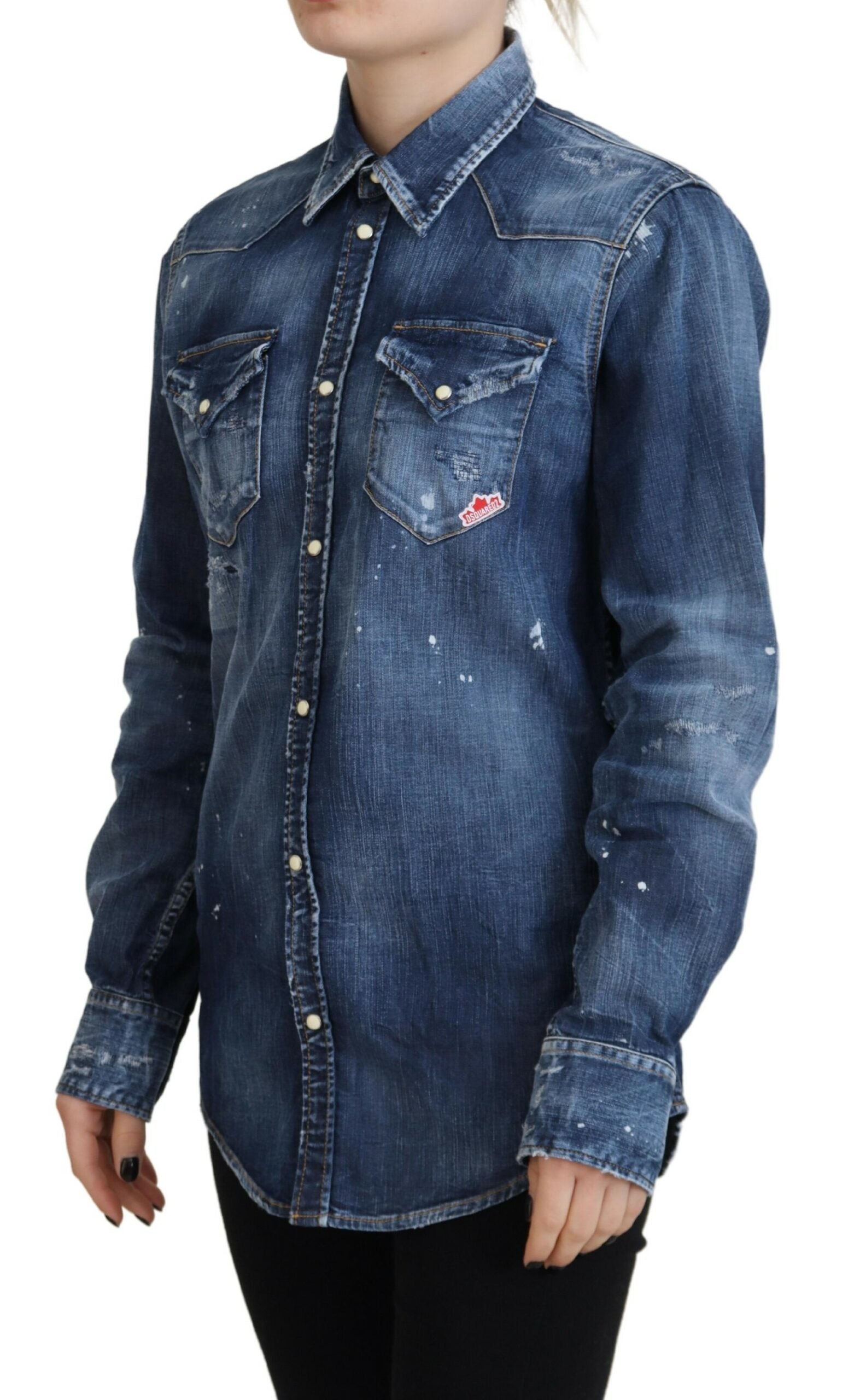 Blaues Jeanshemd aus gewaschener Baumwolle mit Button-Down-Kragen