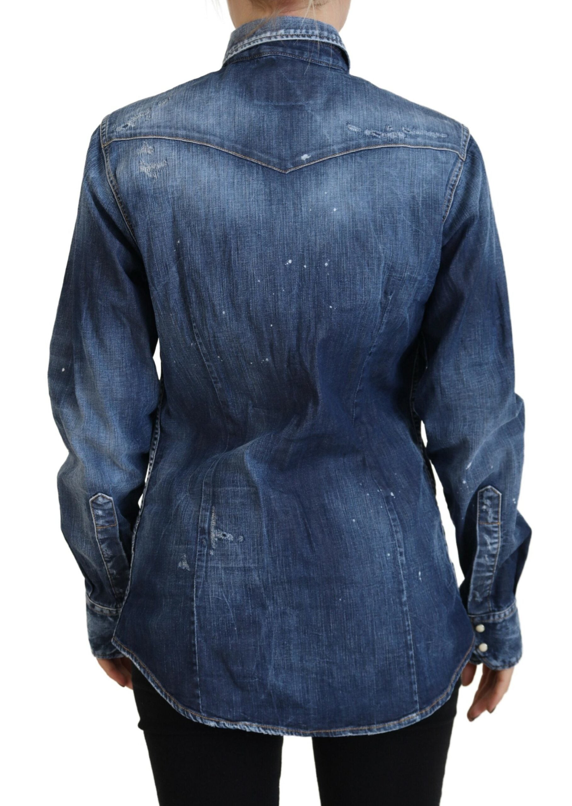 Blaues Jeanshemd aus gewaschener Baumwolle mit Button-Down-Kragen