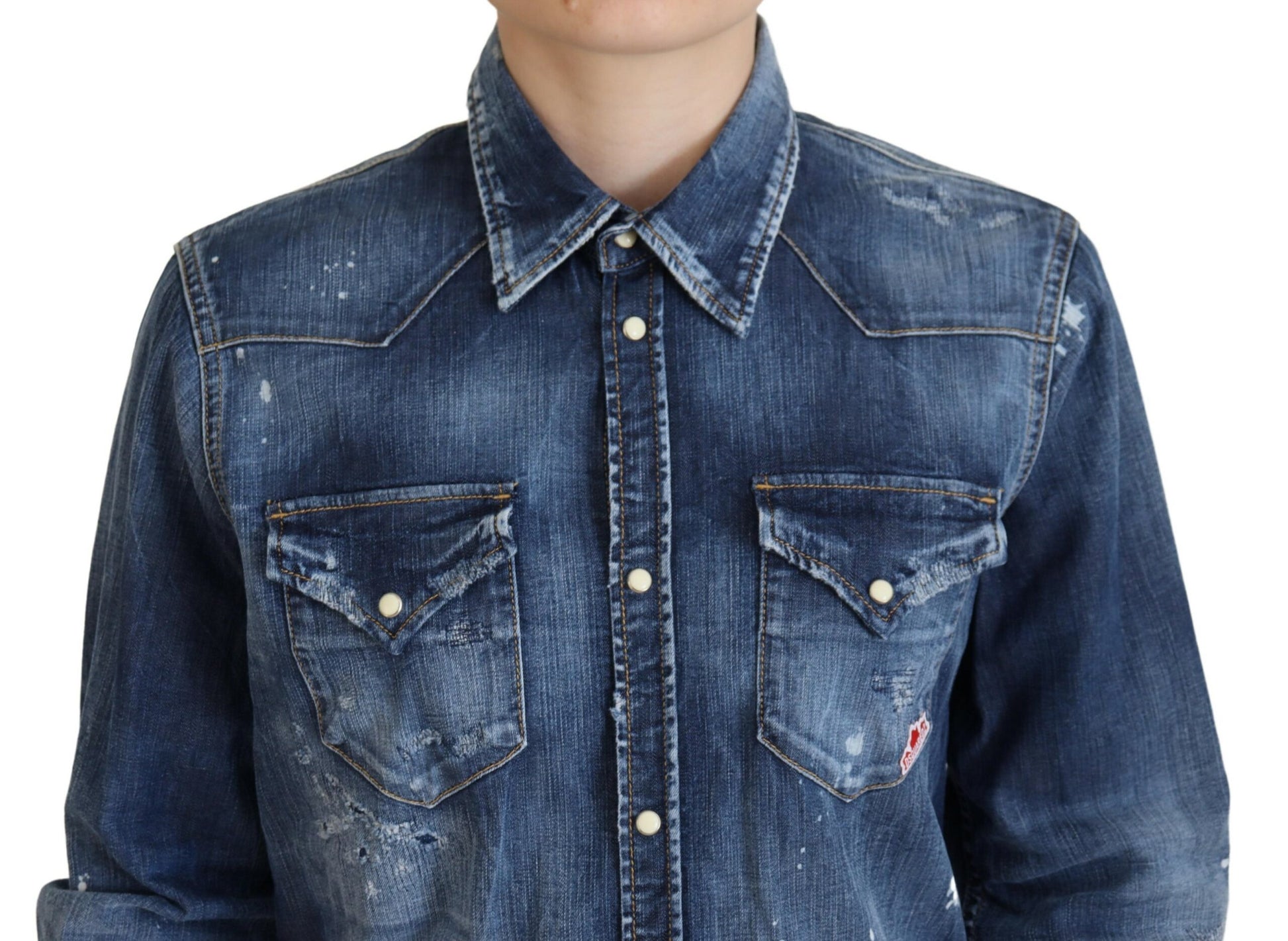 Blaues Jeanshemd aus gewaschener Baumwolle mit Button-Down-Kragen