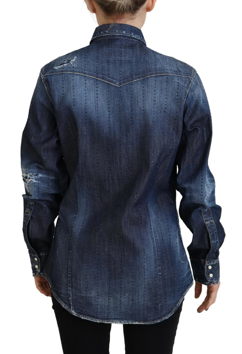 Blaues Jeanstop aus gewaschener Baumwolle mit Button-Down-Kragen
