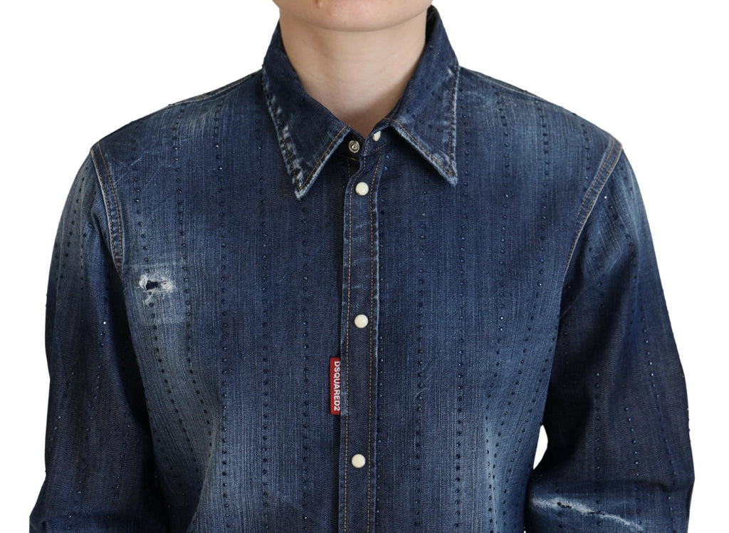 Blaues Jeanstop aus gewaschener Baumwolle mit Button-Down-Kragen