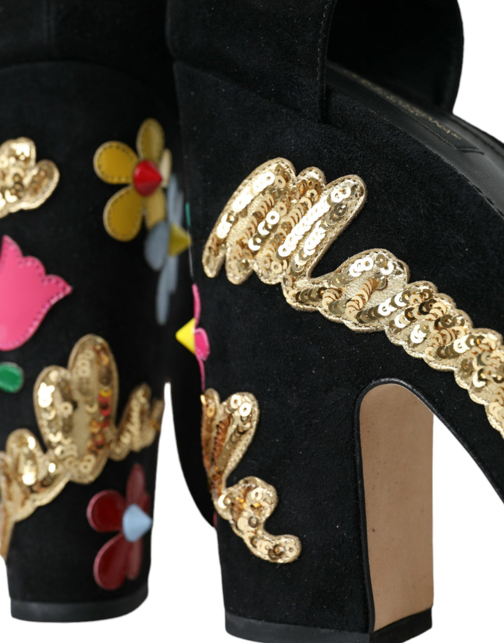 Schwarze Sandalen mit Blumenmuster und Knöchelriemen