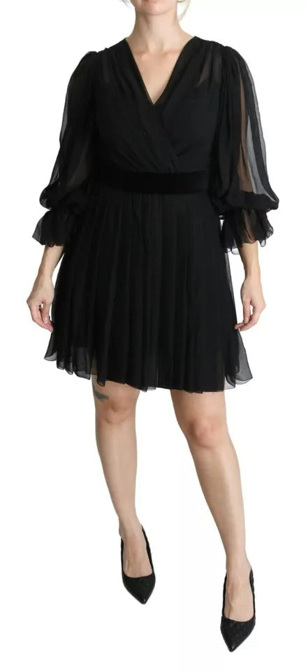 Schwarzes Minikleid aus Seidenmischung mit Netzstoff und Plissee