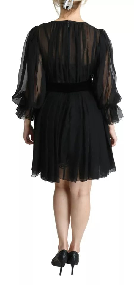Schwarzes Minikleid aus Seidenmischung mit Netzstoff und Plissee