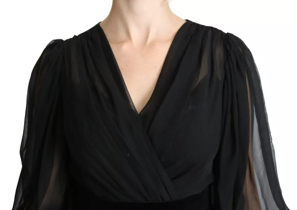 Schwarzes Minikleid aus Seidenmischung mit Netzstoff und Plissee