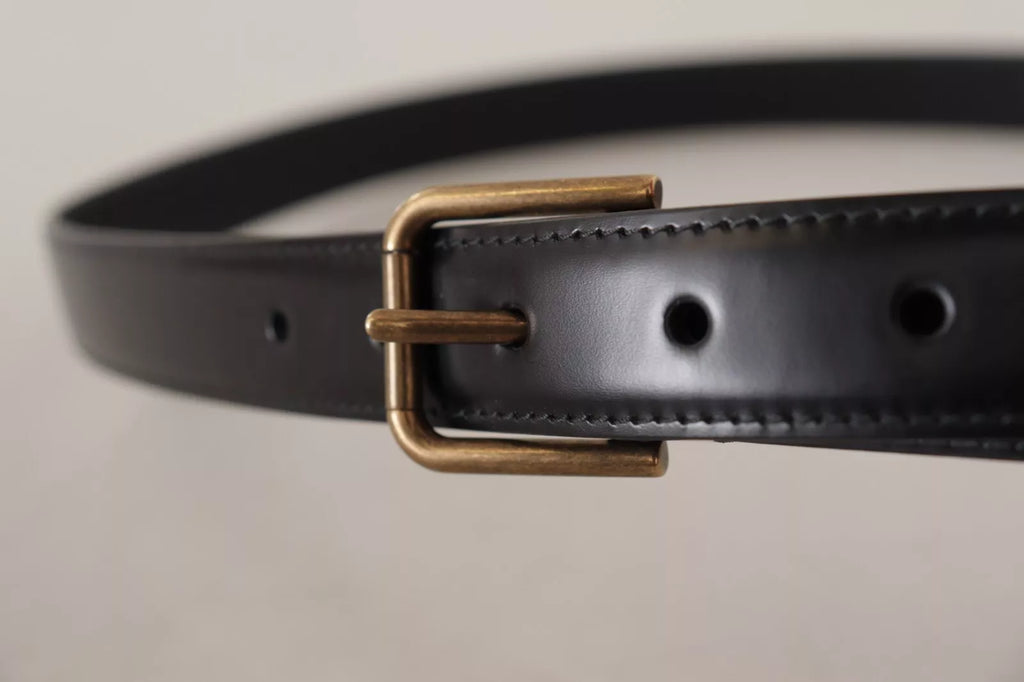 Schwarzer klassischer Gürtel aus Kalbsleder mit Vintage-Metallschnalle