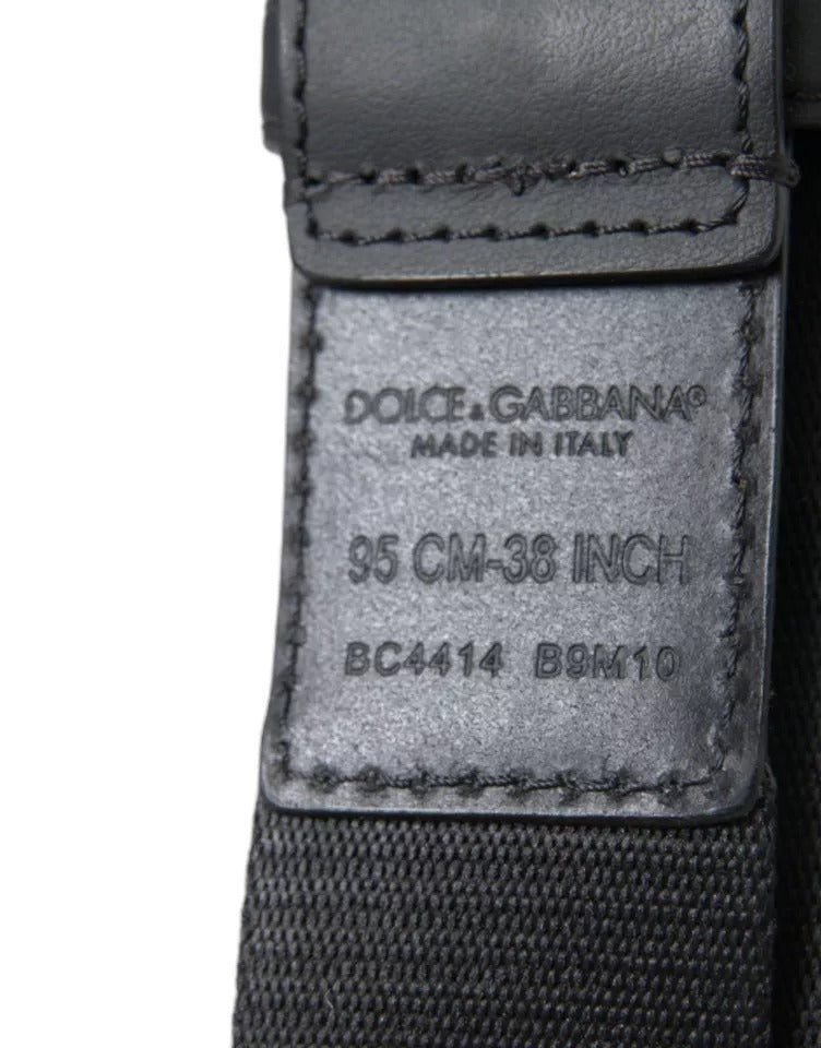 Schwarz-grüner Logo-Gürtel mit silberner Metallschnalle