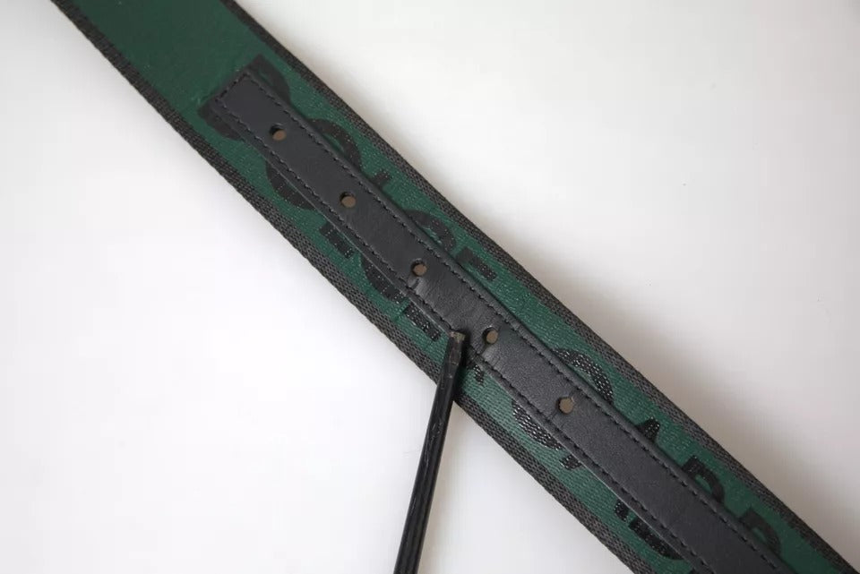 Schwarz-grüner Logo-Gürtel mit silberner Metallschnalle