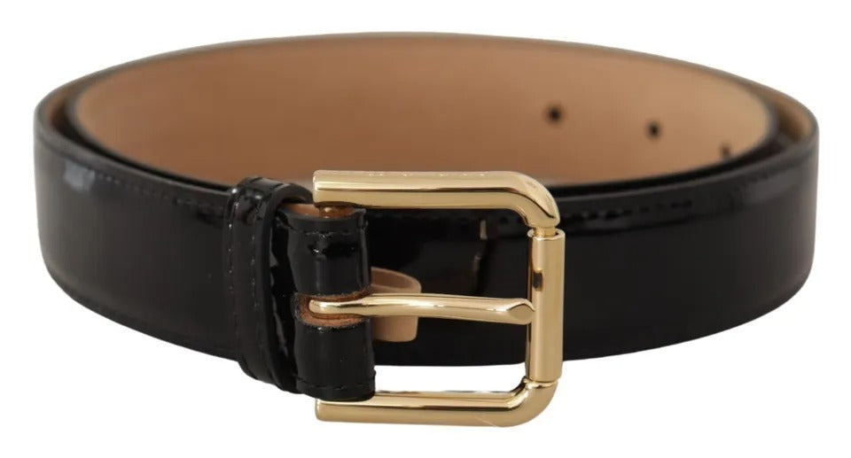 Schwarzer Ledergürtel mit goldfarbener Metalllogo-Gravur
