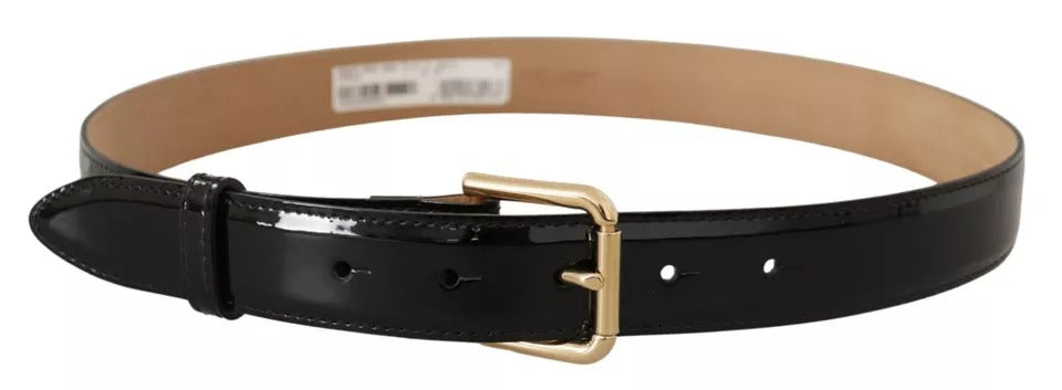 Schwarzer Ledergürtel mit goldfarbener Metalllogo-Gravur