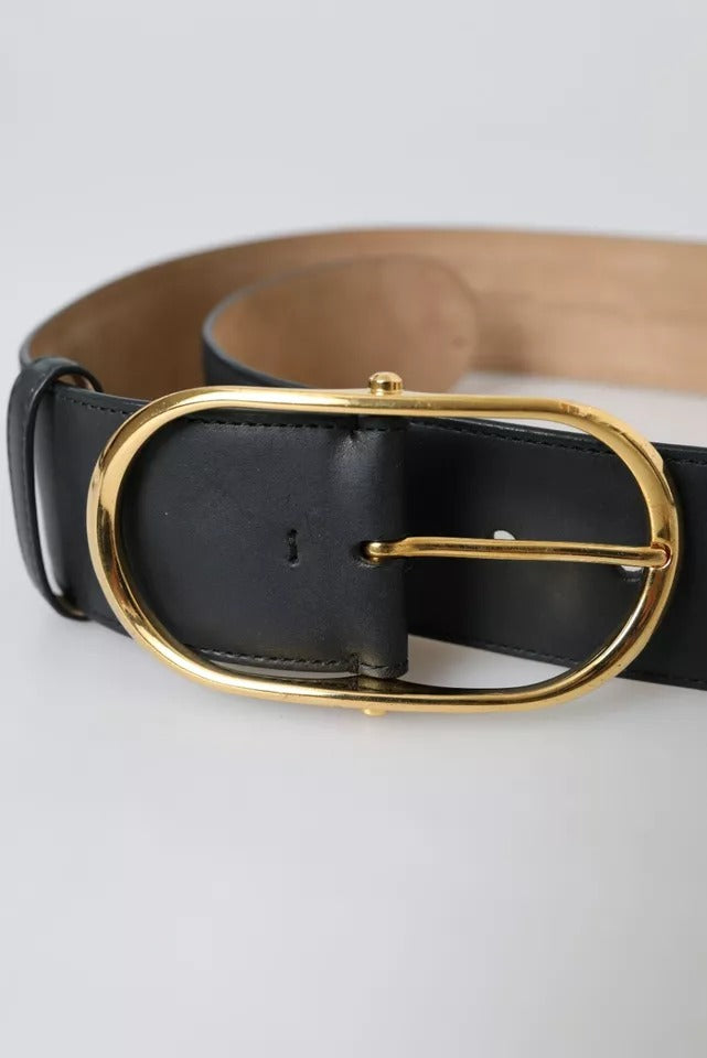 Schwarzer Ledergürtel mit ovaler Metallschnalle und Gold