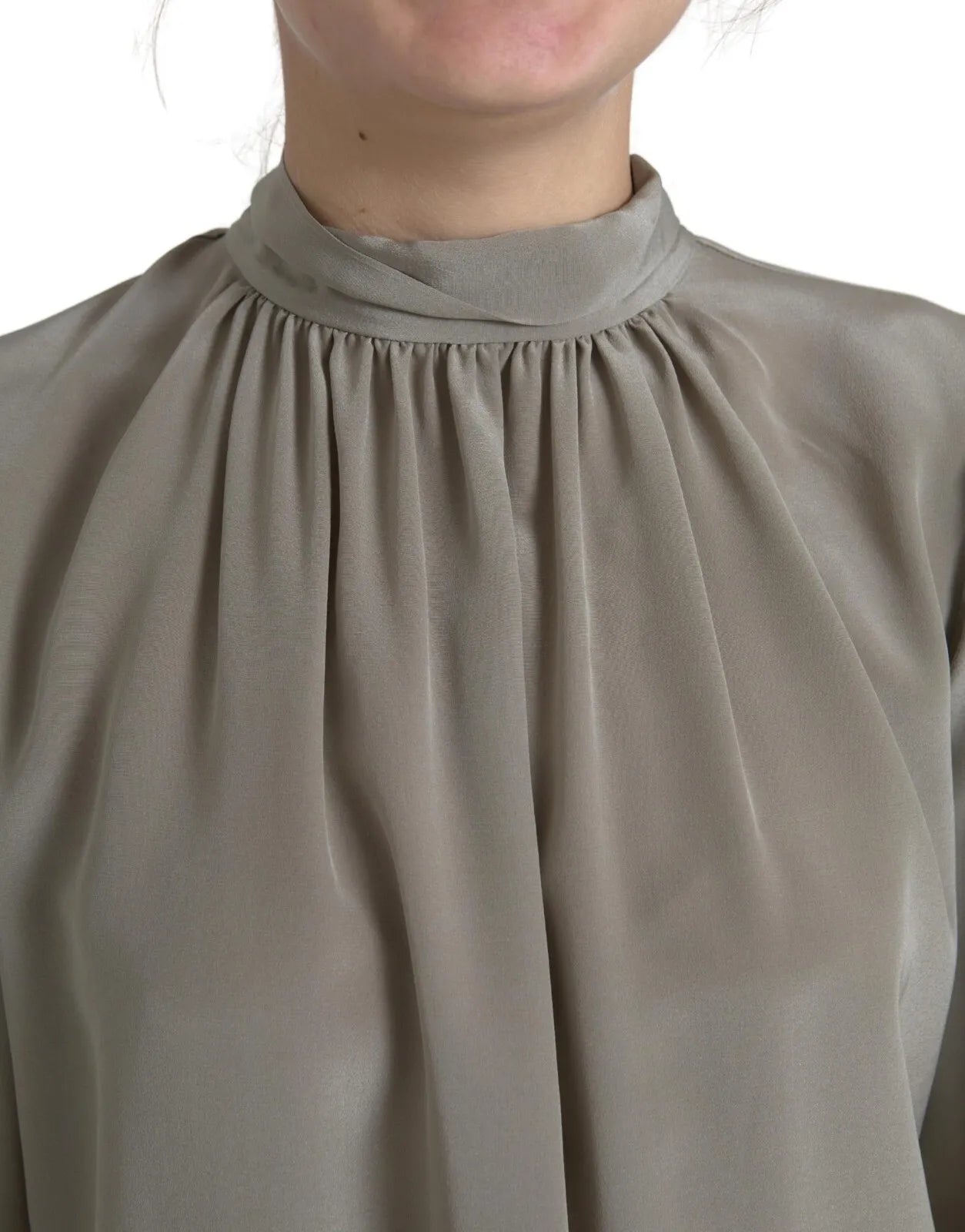 Graue Bluse mit Stehkragen und langen Ärmeln