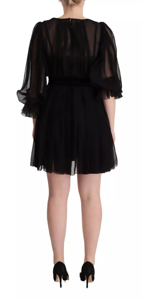 Schwarzes Mini-A-Linien-Kleid mit V-Ausschnitt und langen Ärmeln