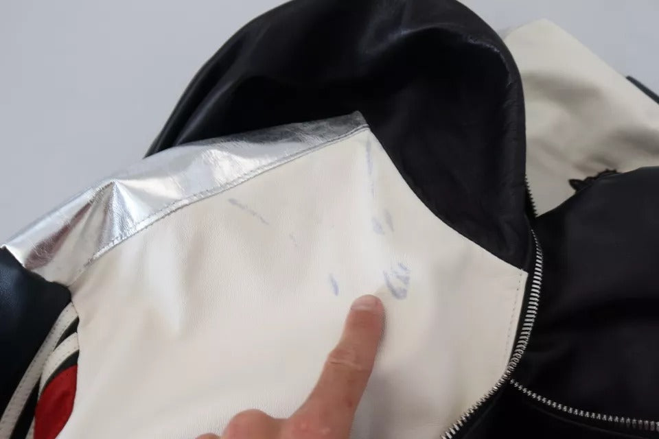 Schwarze Blousonjacke aus Leder mit Kapuze