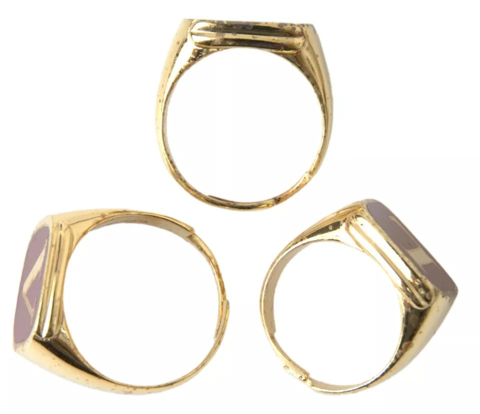 Goldfarbenes Messing-Set mit 3 Ringen aus Emaille „LOVE“