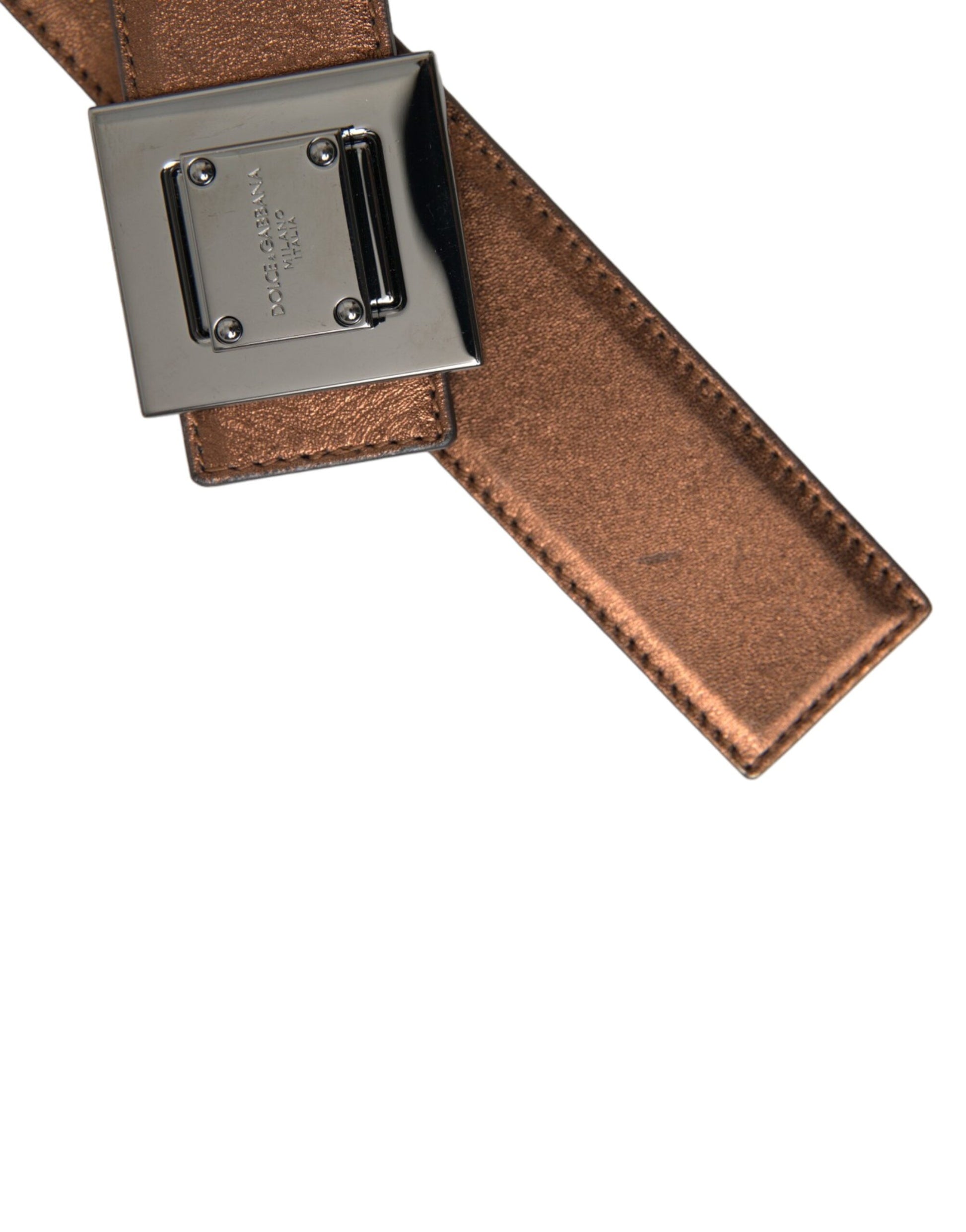 Bronzefarbener Ledergürtel mit quadratischer Metallschnalle