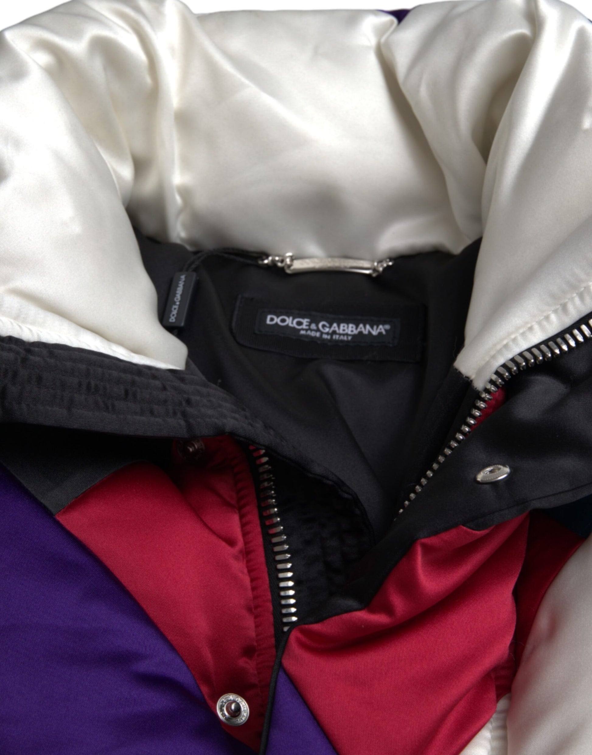 Mehrfarbige Windbreaker-Pufferjacke mit Logo