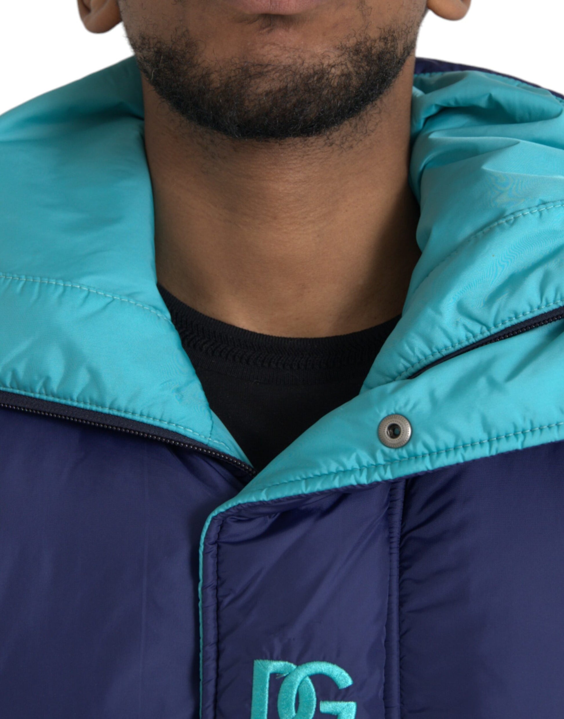 Marineblaue, gesteppte Windbreaker-Pufferjacke