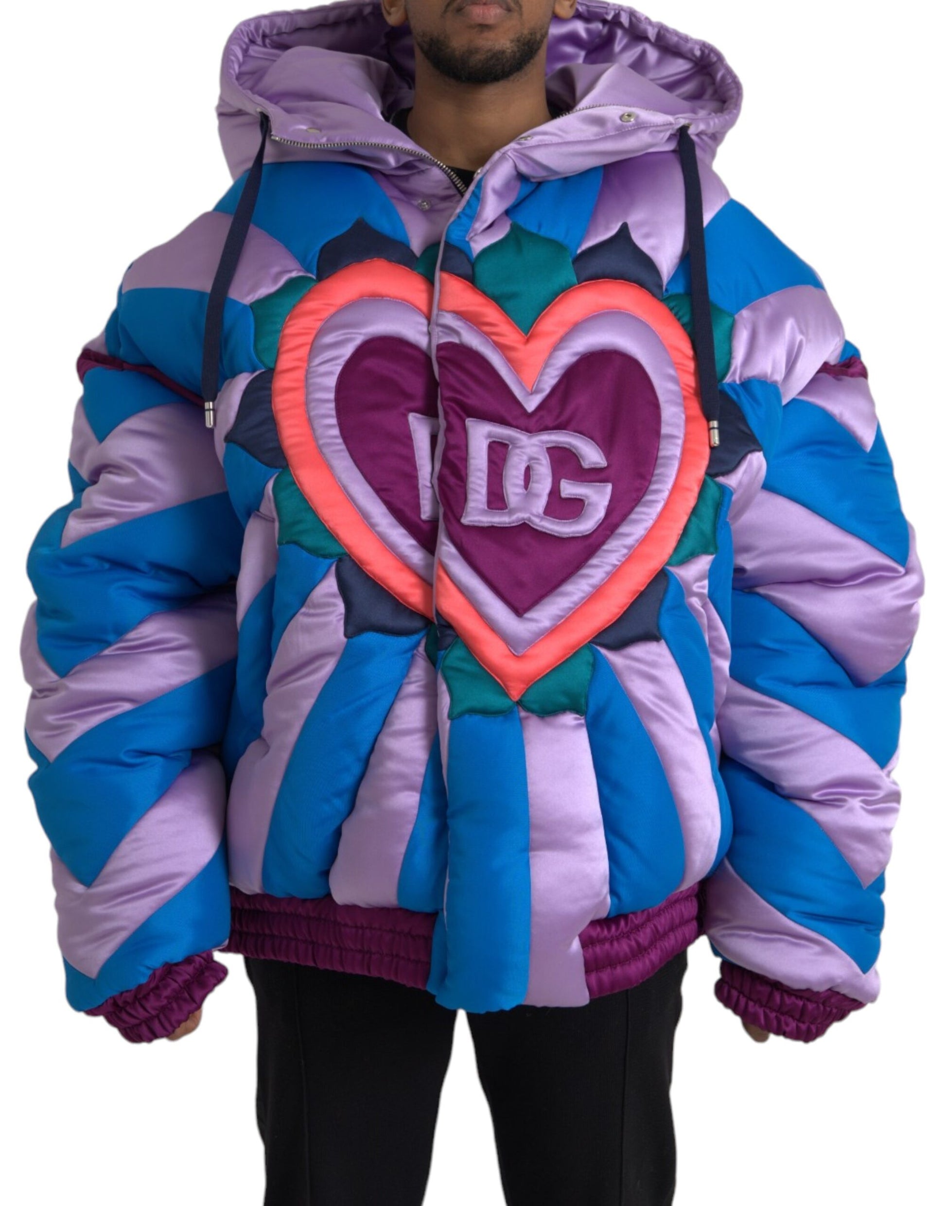 Mehrfarbige Pufferjacke mit Kapuze und Herzlogo