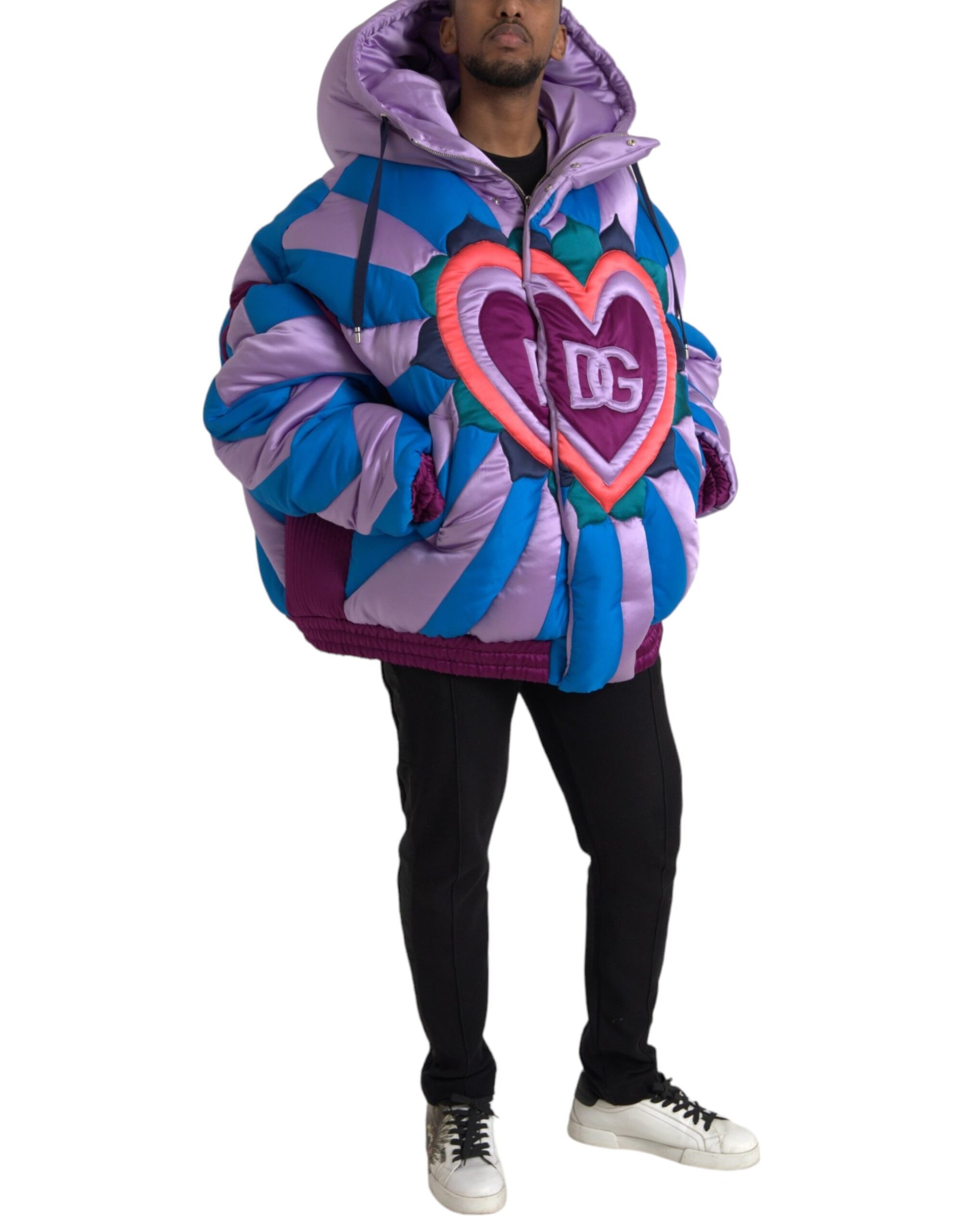 Mehrfarbige Pufferjacke mit Kapuze und Herzlogo