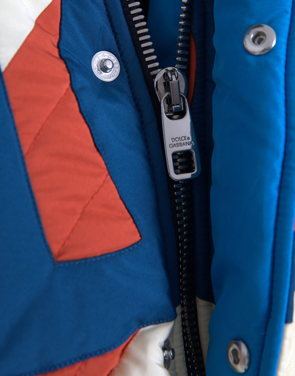 Mehrfarbige Windbreaker-Pufferjacke mit Logo