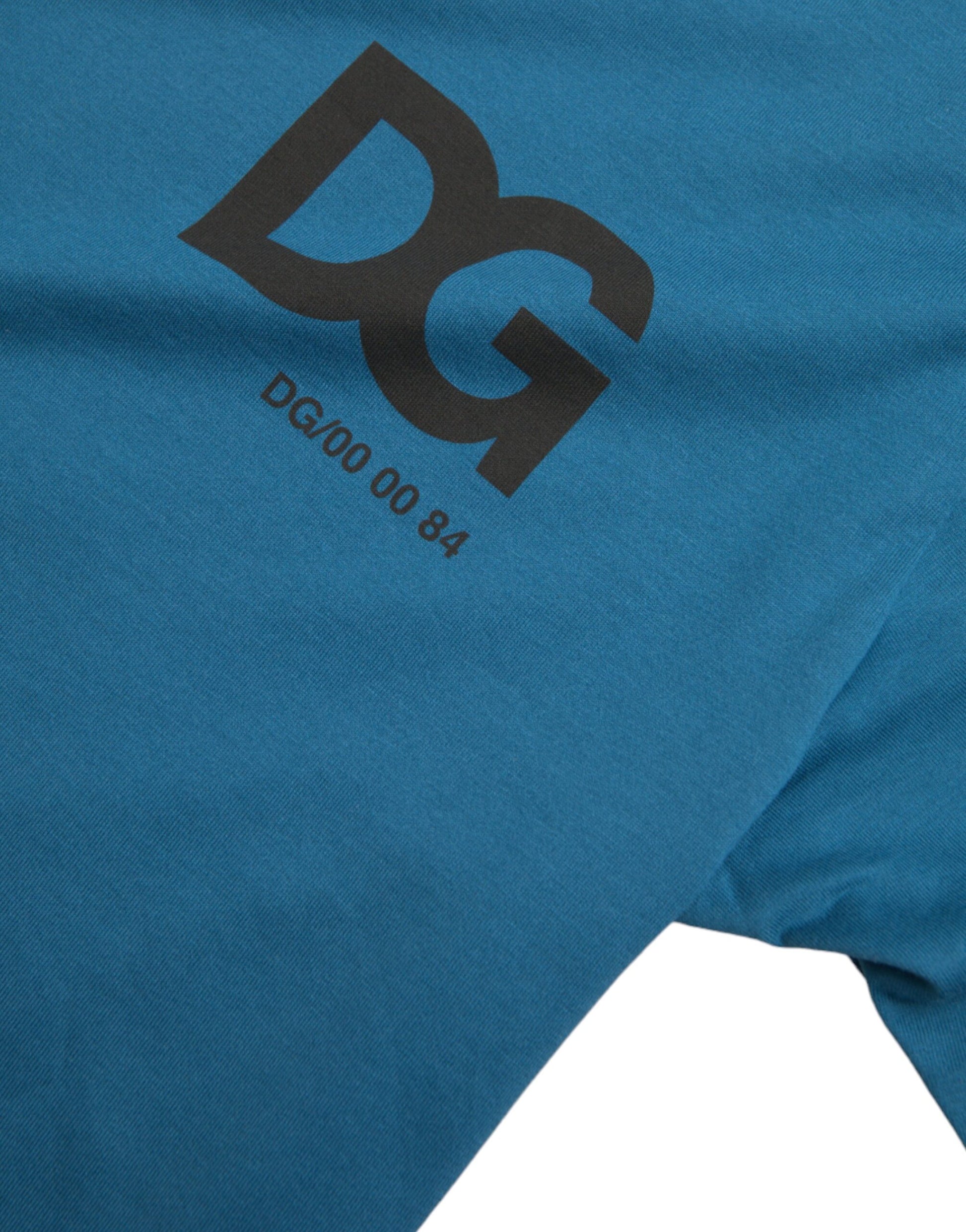 Blaues T-Shirt mit Rundhalsausschnitt und kurzen Ärmeln und Logo
