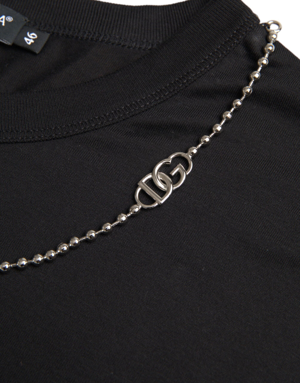 Schwarzes Kurzarm-T-Shirt aus Baumwolle mit silberner Kette